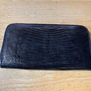 Womens John Cole Collections Black Embossed Leather Zipper Wallet *